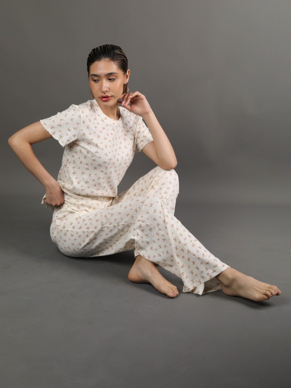 Женская пижама из мягкой ткани с цветочным принтом